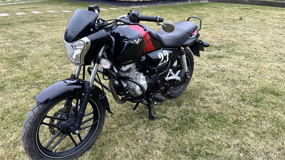 Мотоцикол bajaj v15