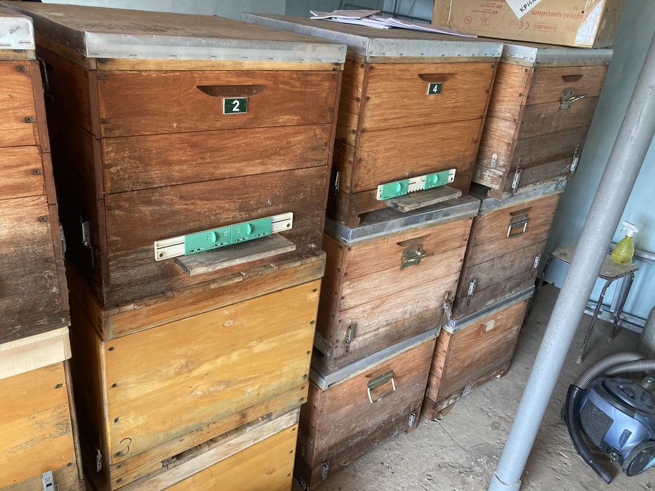 Продам корпусні 12 рамочні вулики
