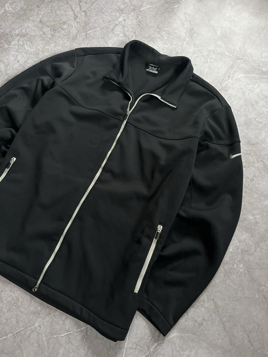 Куртка на флісі Nike.