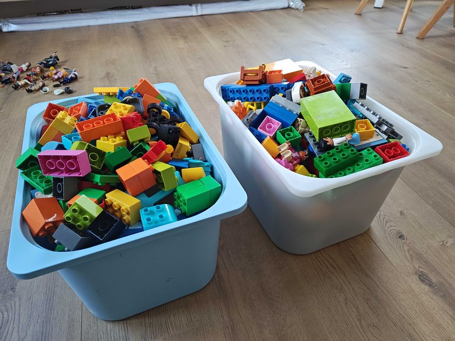 Wspaniały mix klocków LEGO Duplo + gratis figurki playmobile