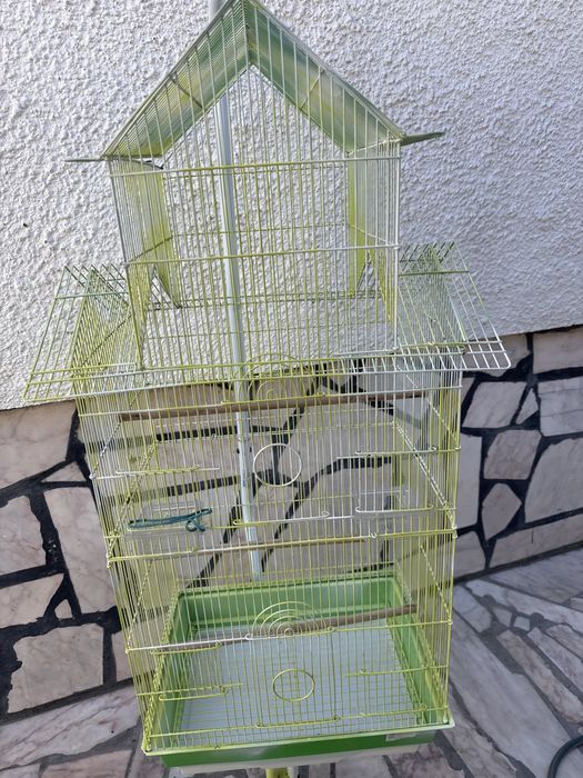 Gaiola grande com suporte
