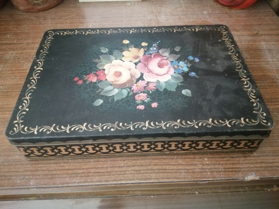 Caixa de metal antiga