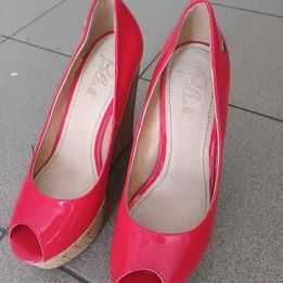 sliczne malinowe buty