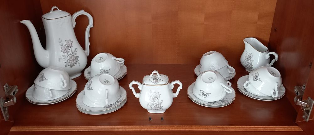 Conjunto de loiça da Vista Alegre 93 peças  (serviço jantar + serviço