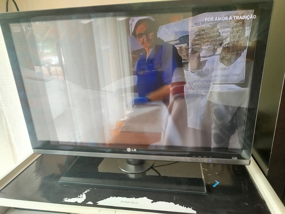 Televisão LG rotativa.
