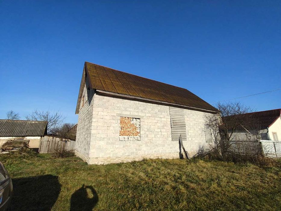 Незавершене будівництво з великим шматком землі в с.Панталія