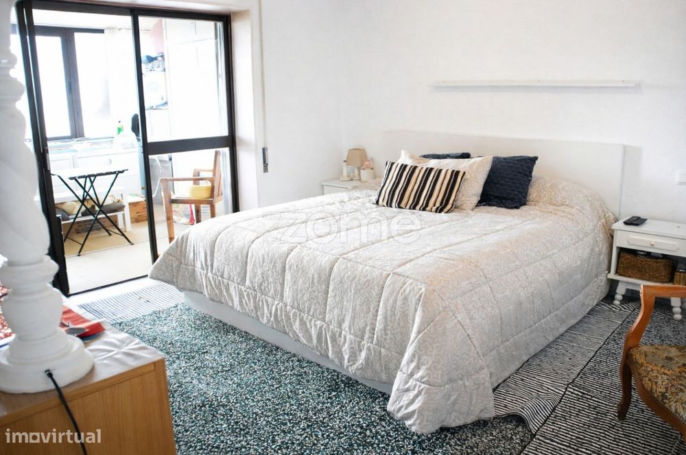 Apartamento T3 de cobertura, com terraço e garagem