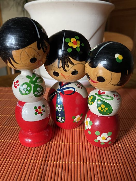 Kokeshi. Trzy siostry.