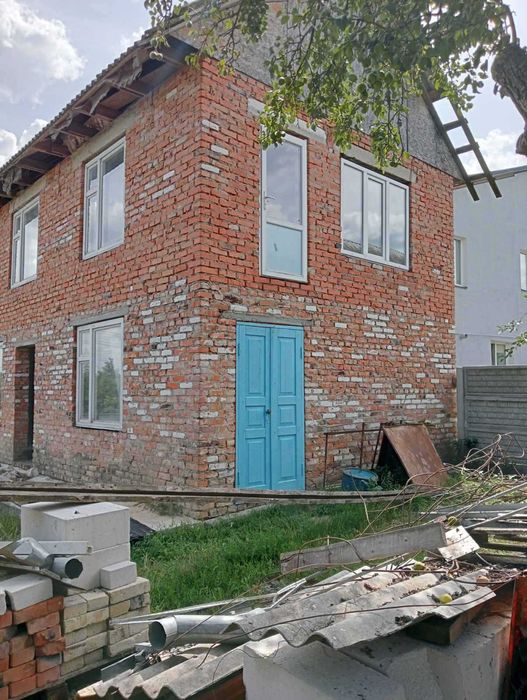 Продаж будинку в селищі Завадівка.