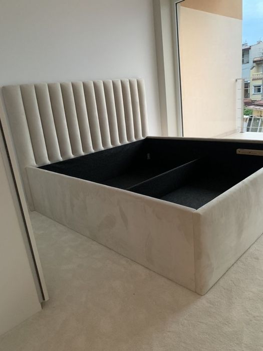 Łóżko tapicerowane półwałki sypialnia panele welur stelaż