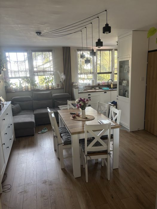 Sprzedam  mieszkanie 4 pokoje plus salon z kuchnią