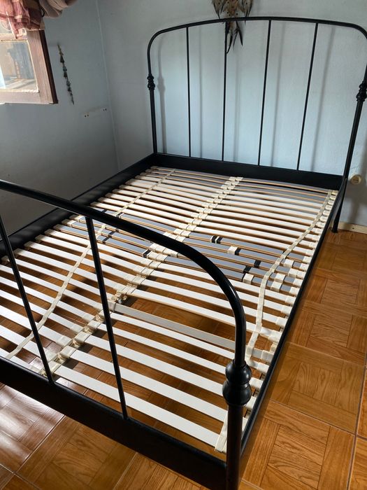 cama Ikea 140*200cm com estrado
