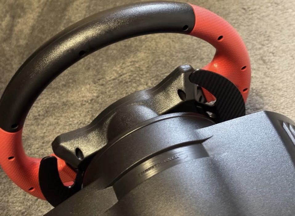 Volante Thrustmaster T150 Ferrari Edition – PS4 / PS5 / PC