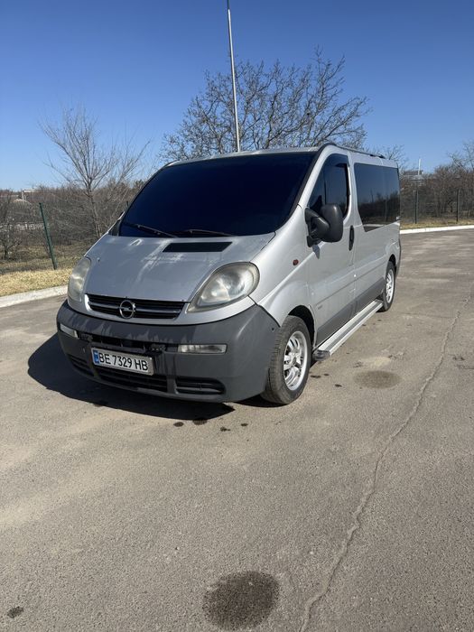 Опель Віваро 2002 рік