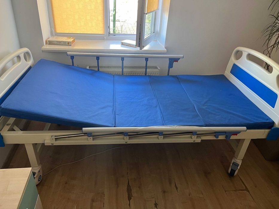 Ліжко функціональне медичне 4-х секційне на колесах