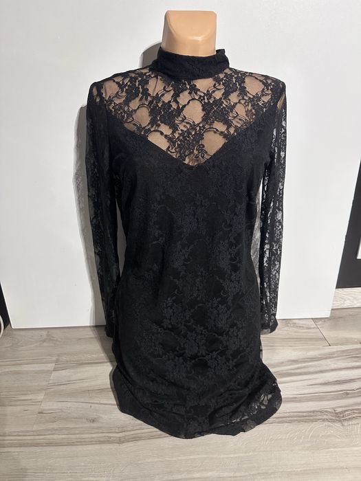 Czarna sukienka z koronki H&M r. L z odkrytymi plecami