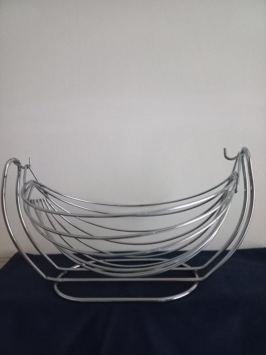 Chrome-plated fruit bowl. Impeccable442414937282990080