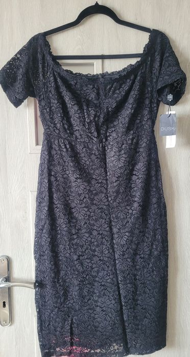 Koronkowa sukienka za kolano L-Xl