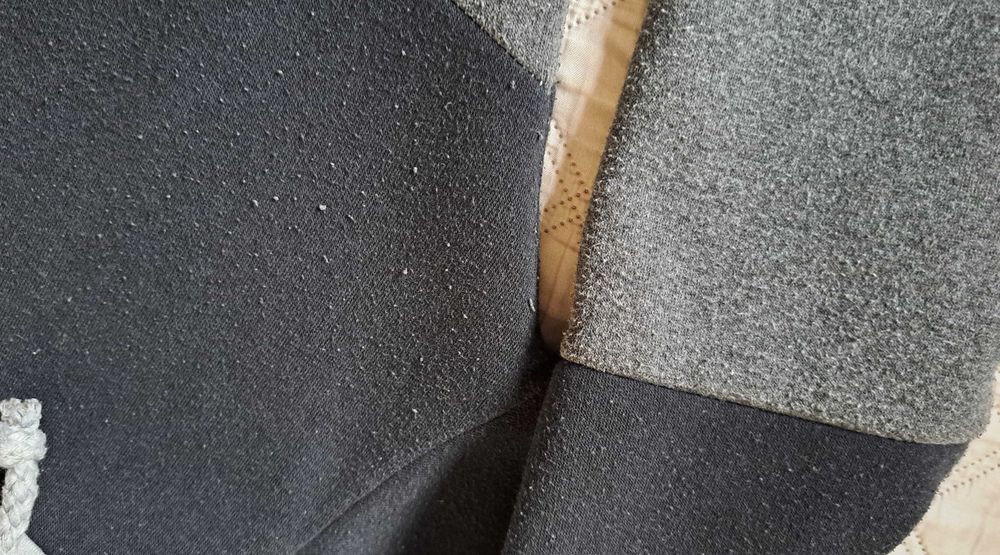 Szara czarna bluza z kapturem