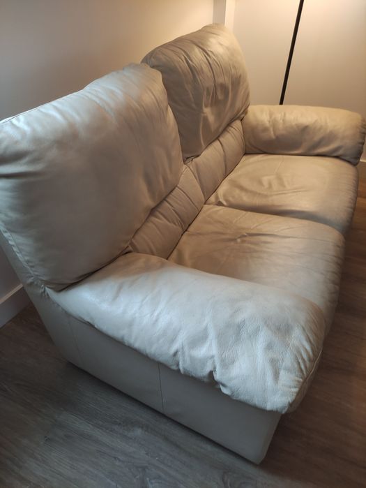 Sofá em pele bege da Divani