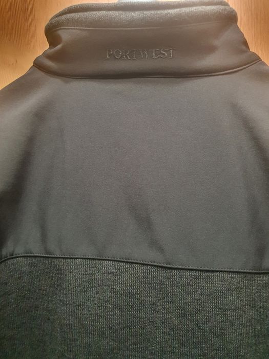 Ciemno szary softshell