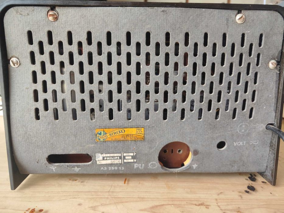 Rádio a valvulas Philips, antigo