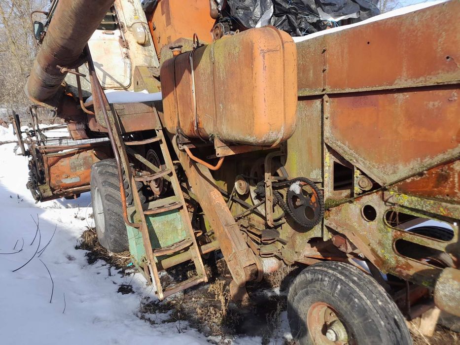 Продам комбайн нива