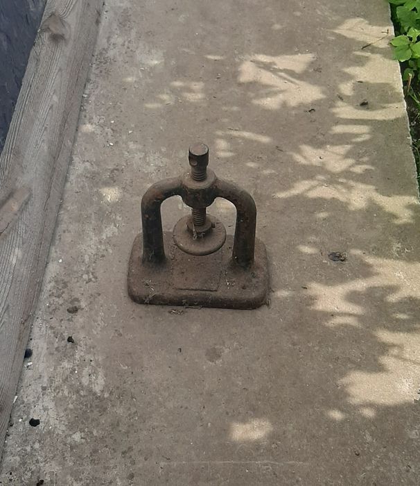 Тиски. Лещата великі 29кг.