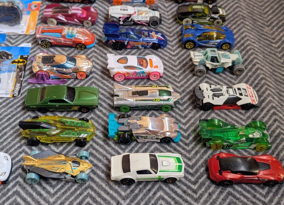 Ціна за всі поштучно не продаю хот вілс машинки hot wheels Netflix Rac