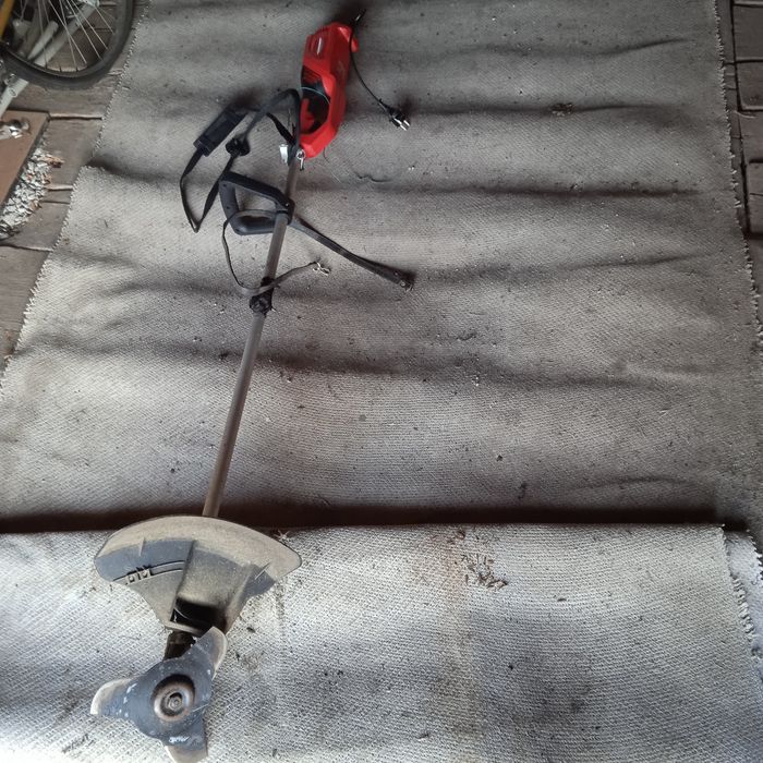 Электро триммер рабочий