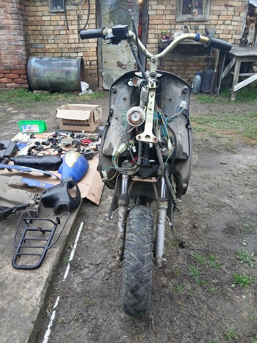 Продам скутер и запчасти.