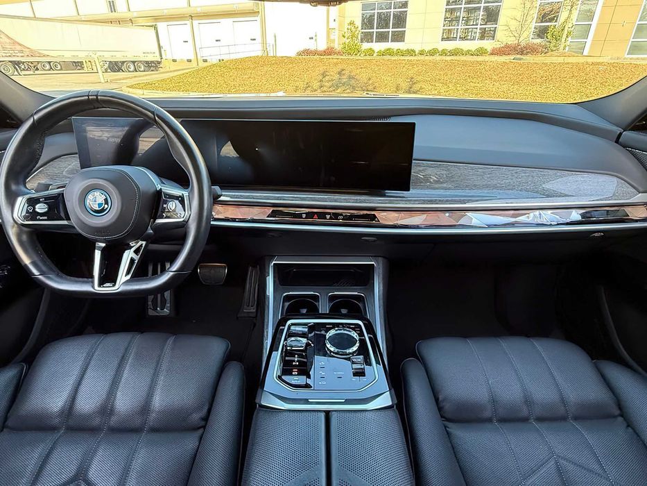 BMW i7      2023