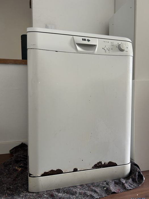 Máquina de Lavar Loiça Usada – Funciona Perfeitamente (80€ Negociável)