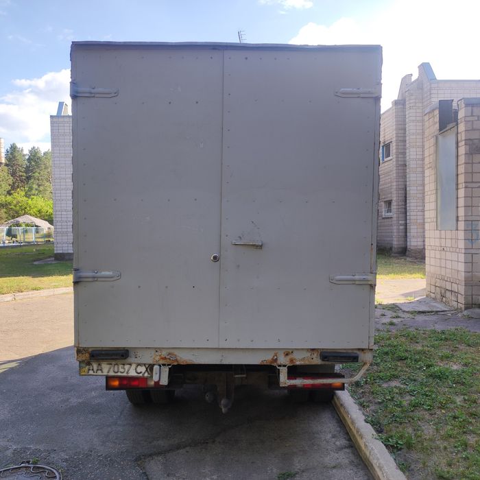 Продам своє авто Газ 3302. Фургон .