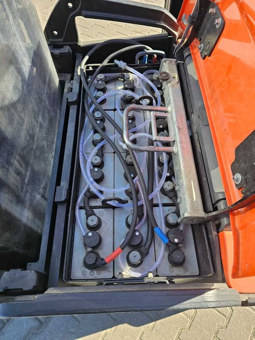 Paleciak elektryczny wózek widłowy BT SPE140L triplex unoszenie 4,8m