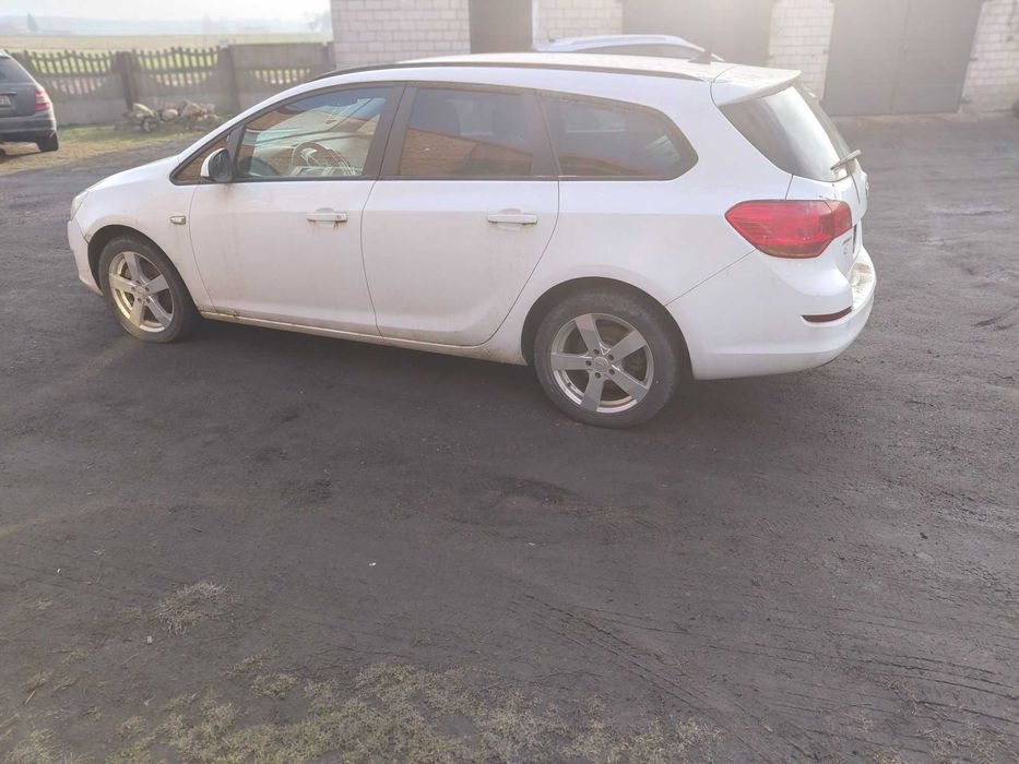 Opel Astra J 1.7 cdti 125km na części.