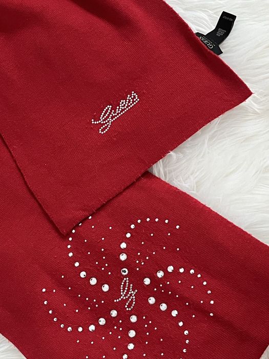 Szalik Guess -klasyczny