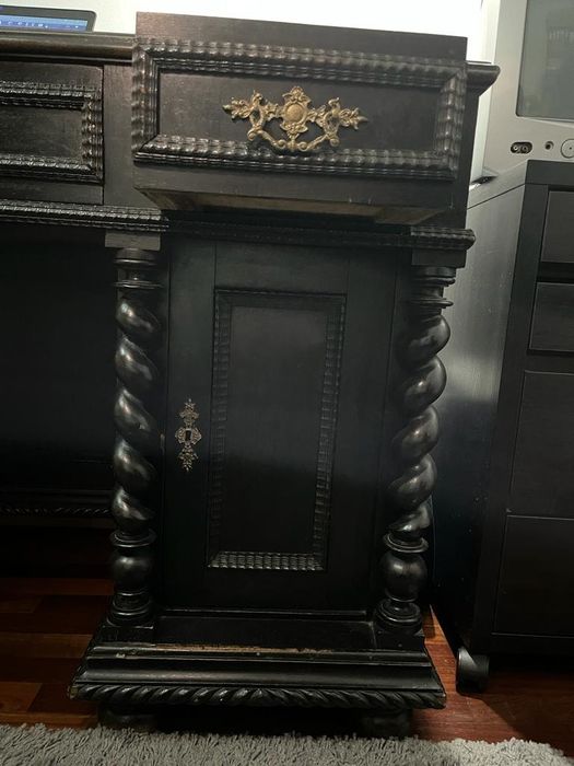 Mobilia escritorio centenária ( madeira maciça escura)