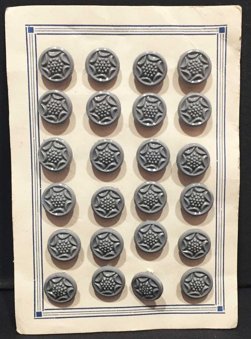 48 Botões antigos em plástico - feitos em Portugal