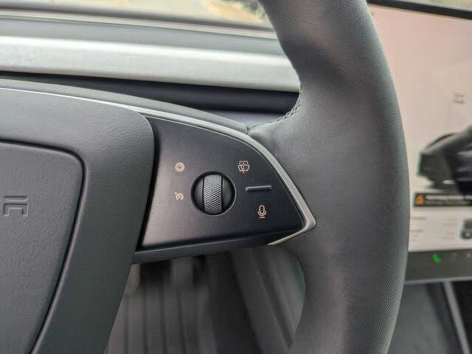 Tesla Model 3      2024