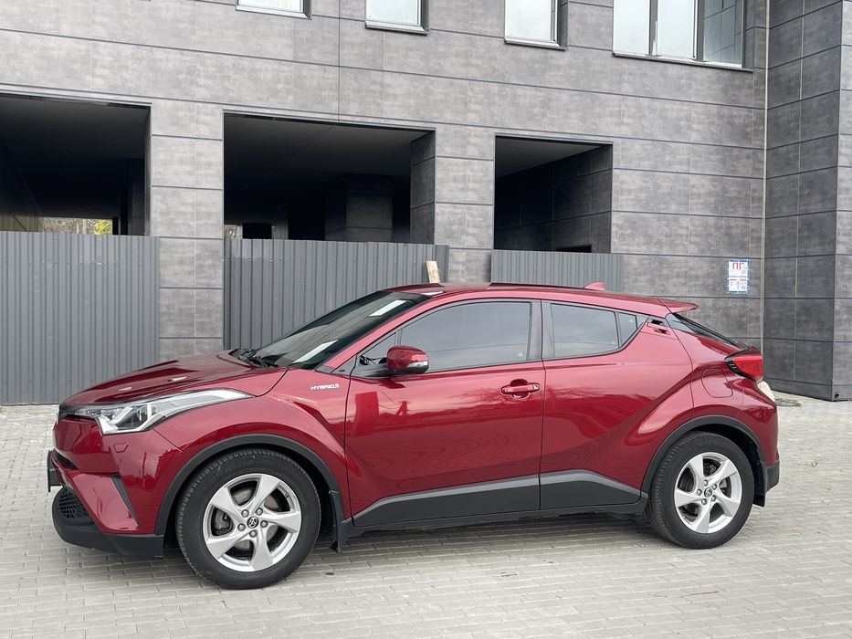 Продам офіційний автомобіль Toyota CH-R  Гібрід .