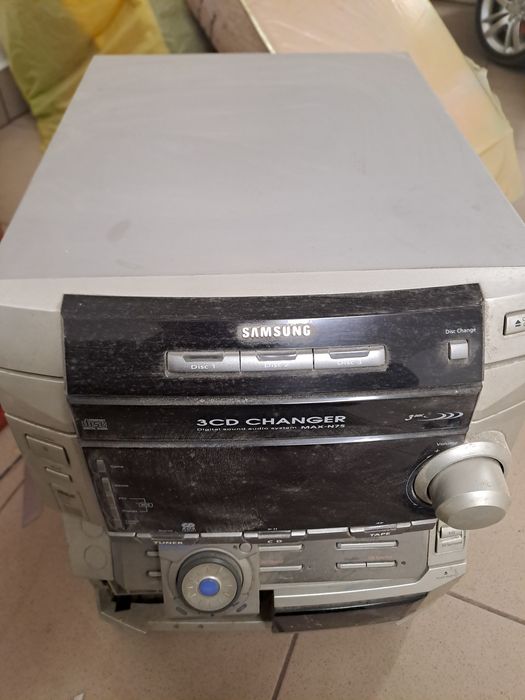 Wieża Samsung z glosńikami