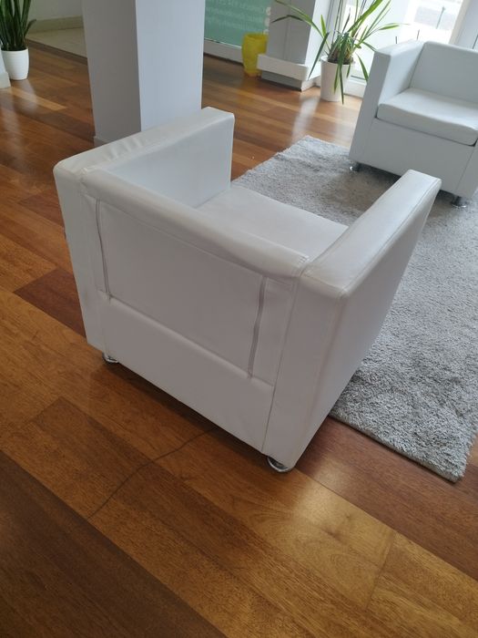 Duas poltronas usadas