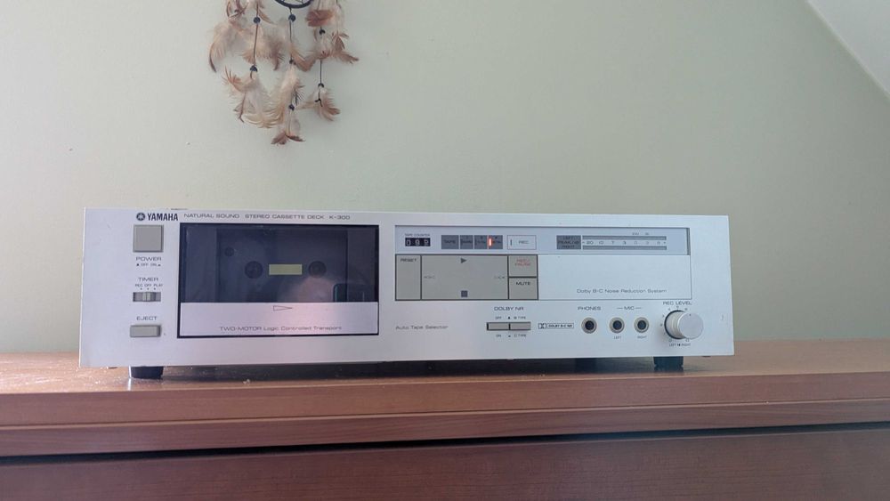 deck Yamaha serii „Natural Sound”, model K-300