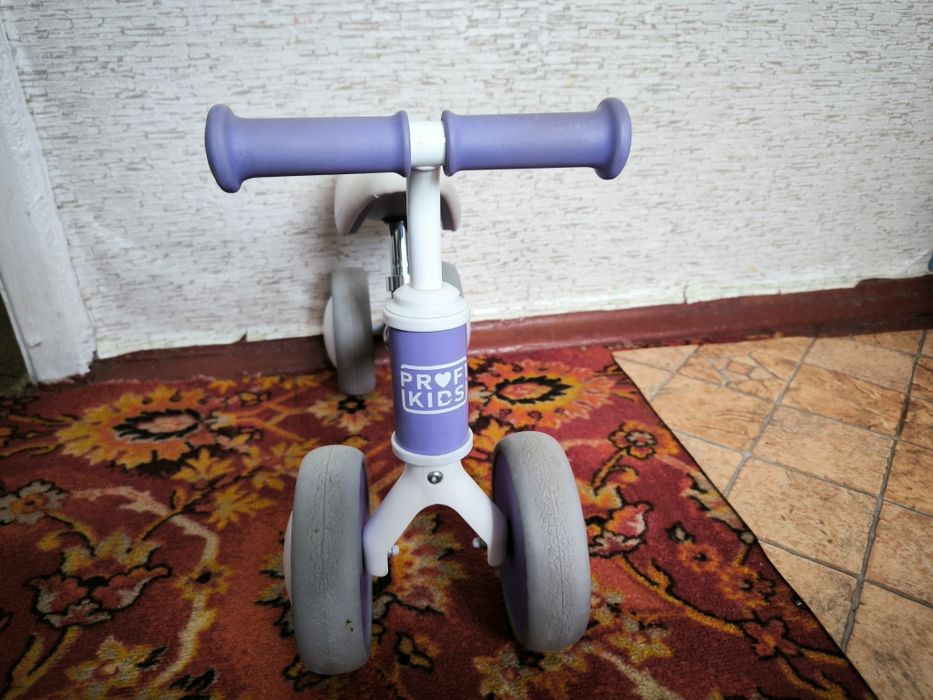 Беговел для девочки 1-2 года