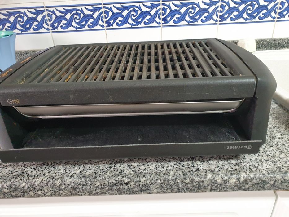 grelhador eléctrico marca Tefal em ferro fundido .