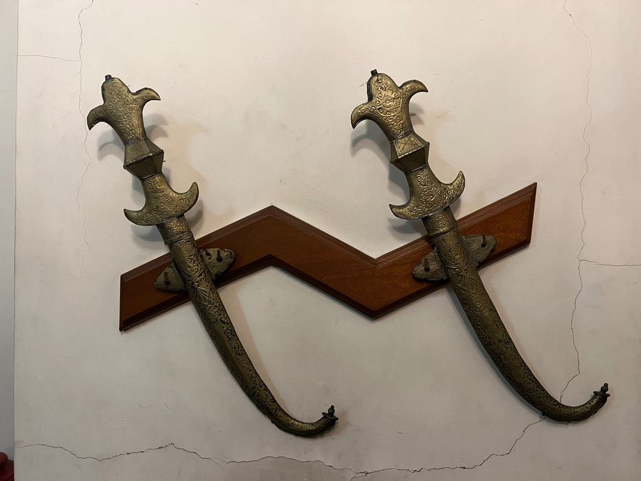 Adaga decorativa com suporte