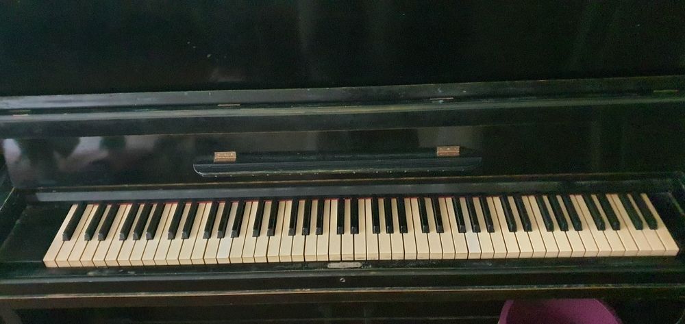 Подарю пианино самовывоз.