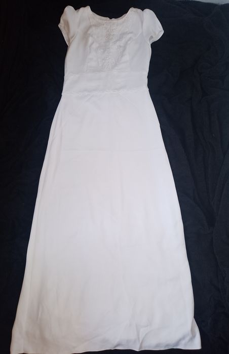 Біле плаття вишите бісером