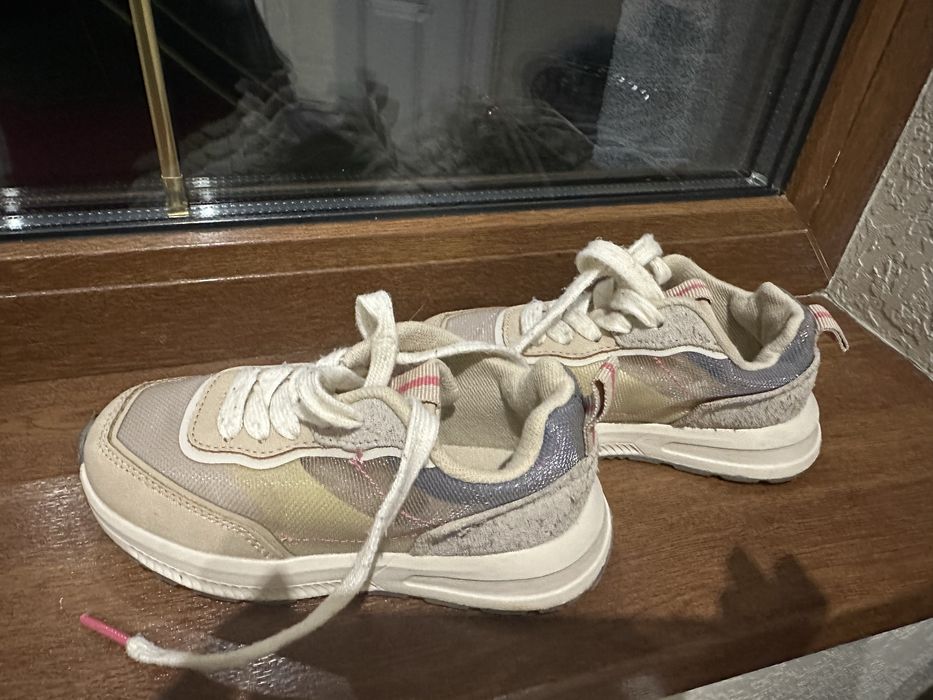 Кросівки Zara ,25 розмір,устілка 15,5см